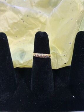 14K Croissant Ring. Size 6.5. 1.42 Grams